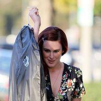 Rumer Willis exits Neil George Salon carrying a garment bag | Picture 111170